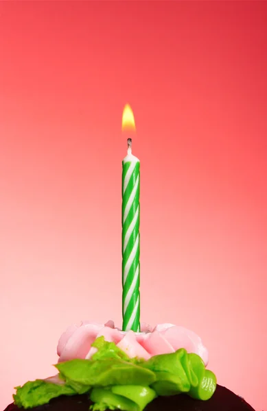 Cupcake d'anniversaire avec une bougie — Photo