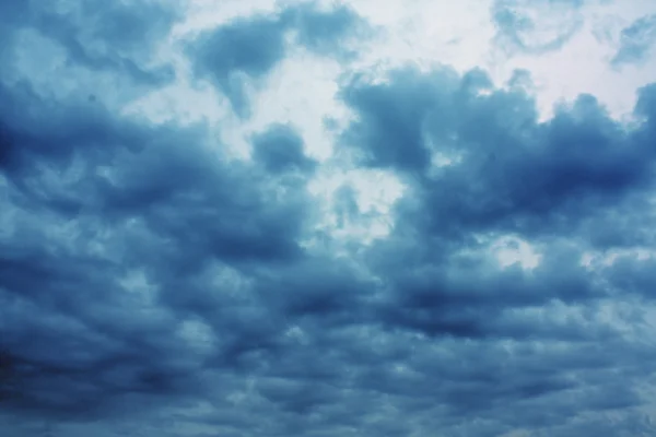 Дощовими хмарами — стокове фото