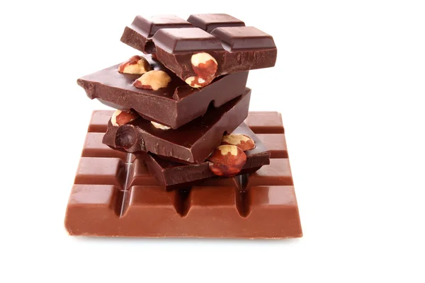 Schokoladenstücke auf weißem Hintergrund — Stockfoto
