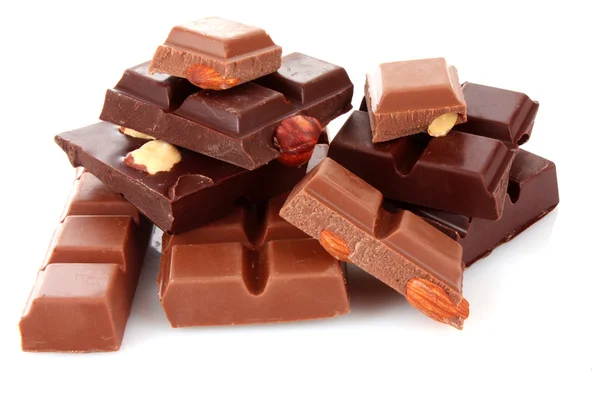 Veel chocolade stukken op witte achtergrond — Stockfoto