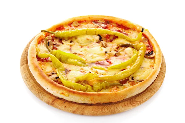 흰색 위에 맛 있는 이탈리아 피자 — 스톡 사진