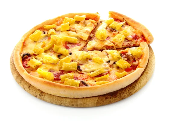 Smakelijke Italiaanse pizza over Wit — Stockfoto