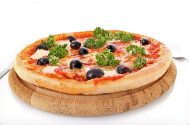 Beyaz zeytinli lezzetli pizza.