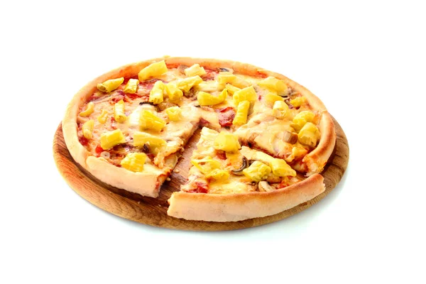 Ízletes pizza a fehér — Stock Fotó