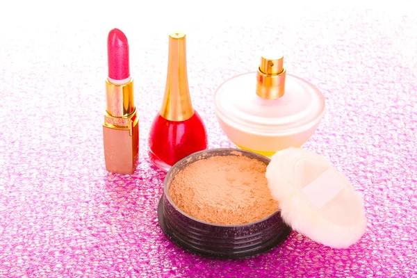 Make-up poeder op roze achtergrond — Stockfoto