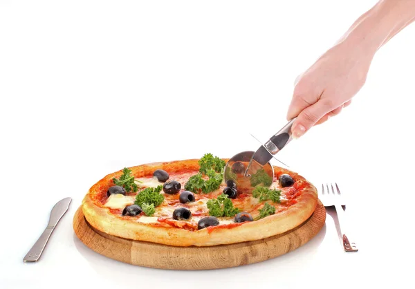 Smakelijke pizza met olijven geïsoleerd op wit — Stockfoto
