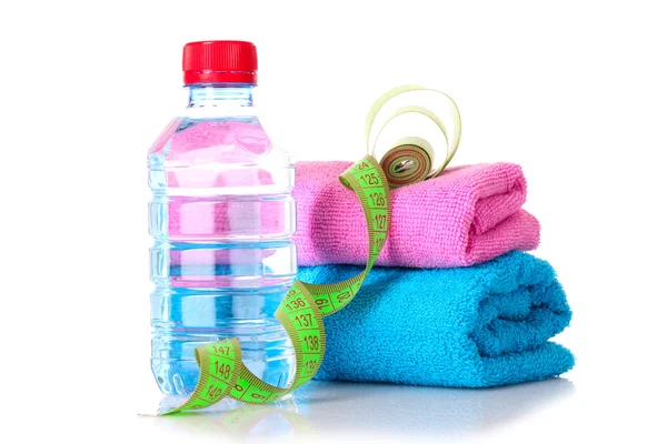 卷尺、 毛巾和矿泉水瓶 — 图库照片
