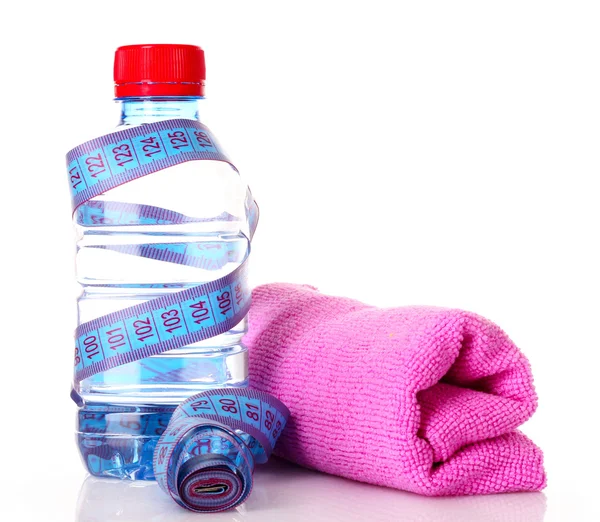 Fita métrica, toalhas e garrafa de água — Fotografia de Stock