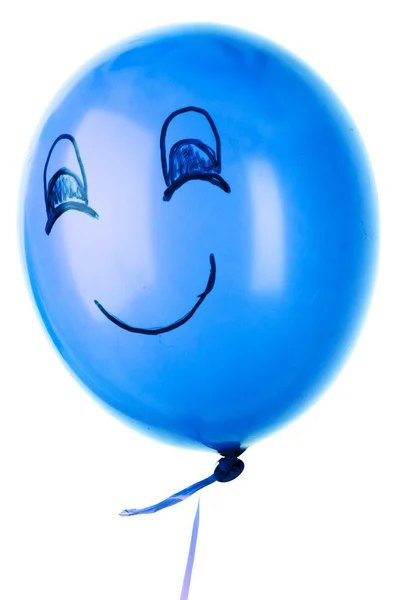 Воздушный шар с улыбкой на белом фоне — стоковое фото