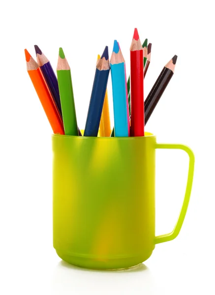 Vele kleurrijke potloden in de beker op de witte achtergrond — Stockfoto