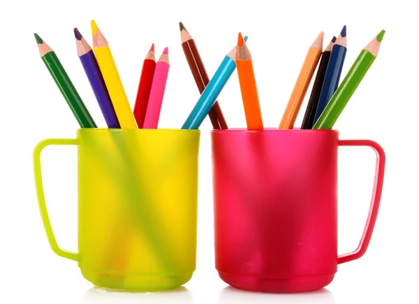 Vele kleurrijke potloden in de beker op de witte achtergrond — Stockfoto