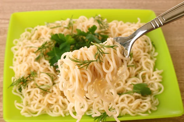 Спагеті на тарілці — стокове фото