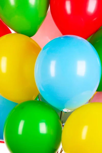 Летающие воздушные шары в качестве фона — стоковое фото