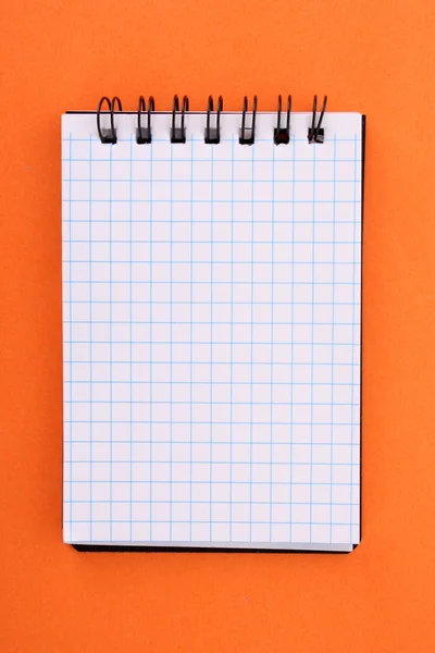 Cuaderno sobre el fondo naranja — Foto de Stock