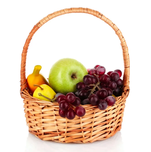 Mand met fruit geïsoleerd op wit — Stockfoto