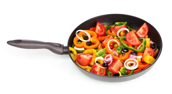 Нарезанные овощи на сковороде — стоковое фото
