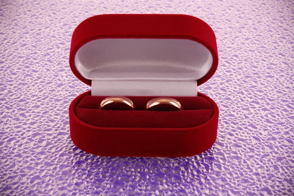 Wedding ring in red box — Stock Photo, Image