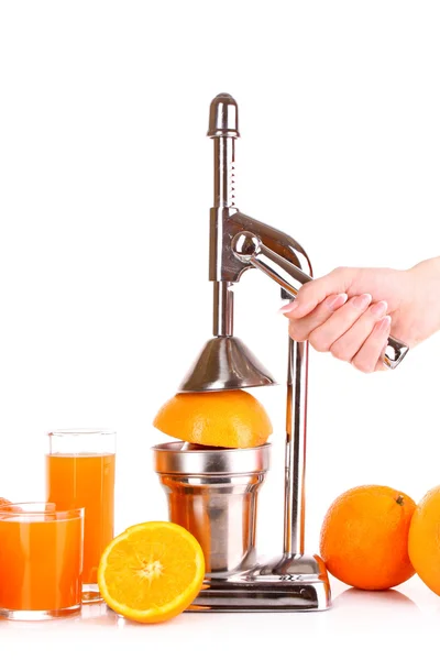 과즙 짜는 기구와 흰색 바탕에 오렌지 — 스톡 사진