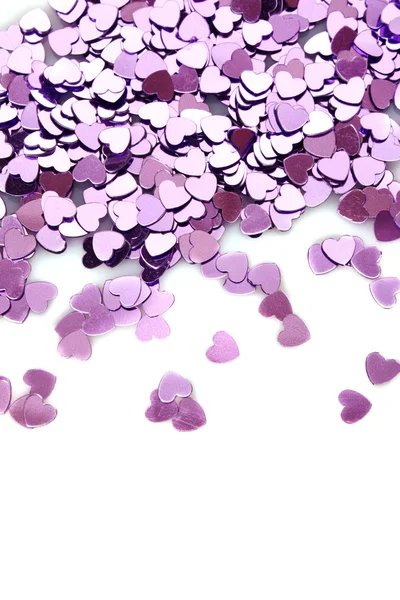 Violet harten in de vorm van confetti op wit — Stockfoto