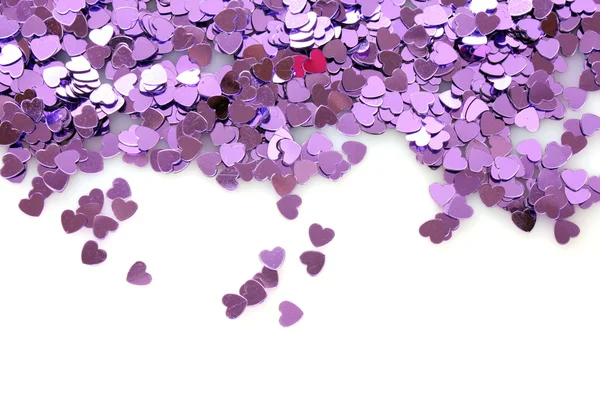 Corazones violetas en forma de confeti sobre blanco —  Fotos de Stock