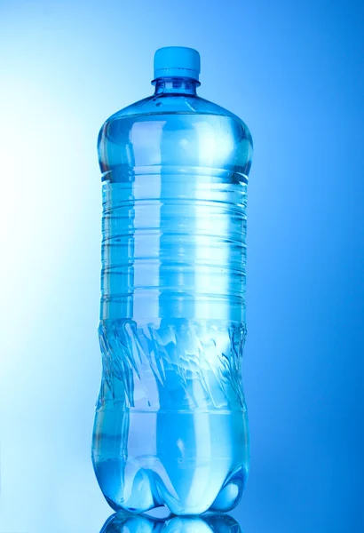 Botella de plástico de agua — Foto de Stock