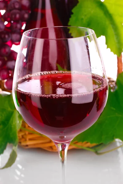 Vinho e uvas — Fotografia de Stock