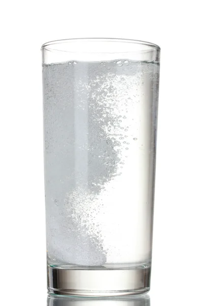 Vidrio con tableta efervescente en agua — Foto de Stock