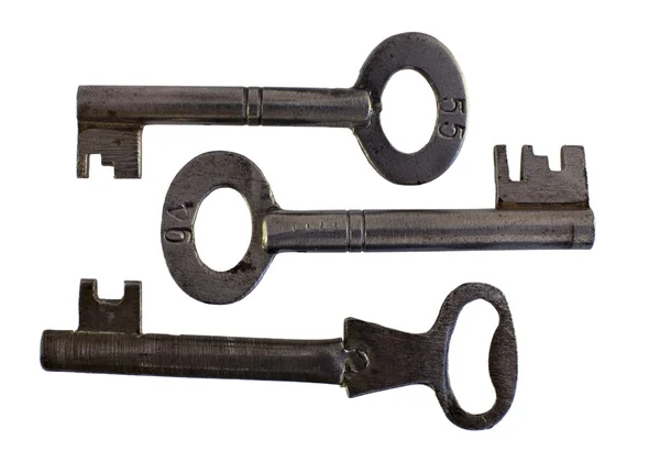 Tre gamla nycklar över vita — Stockfoto