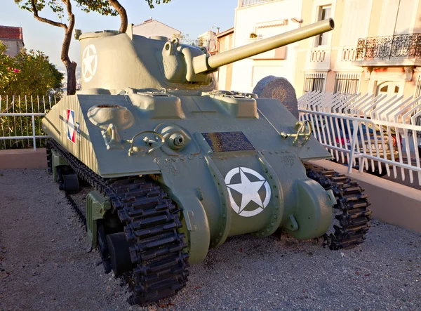 Παλιό αμερικανικό δεξαμενή m4 sherman, μνημείο στη Μασσαλία — Φωτογραφία Αρχείου