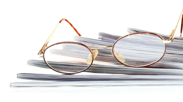 Lecteur de lunettes eBook isolé sur blanc — Photo