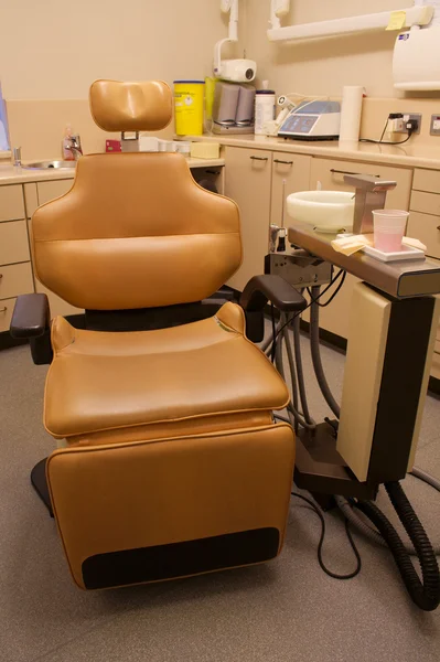 dişçi koltuğu kahverengi