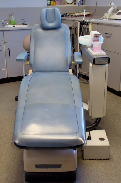 Tandläkarens stol blå Stockbild
