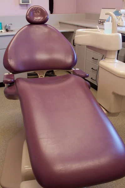 Chaise dentiste Violet Image En Vente