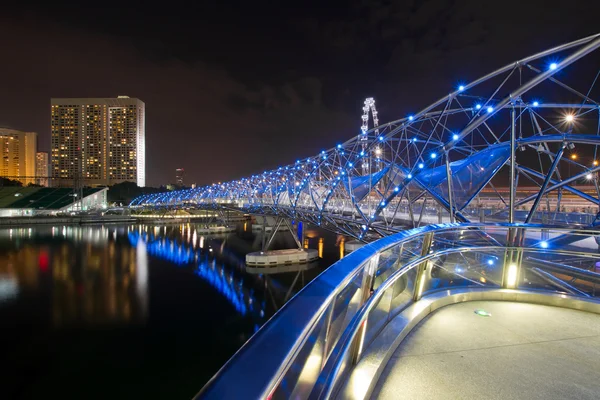 Doble puente Helix en Singapur por la noche — Foto de Stock