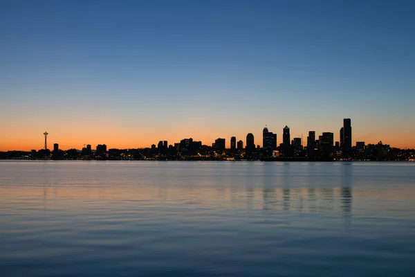 Seattle washington waterfront skyline på sunrise panorama — Stockfoto