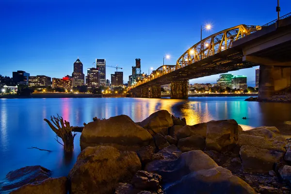 Portland oregon skyline op blauwe uur — Stockfoto