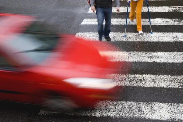 Car withh pedestrians — Stock Photo, Image