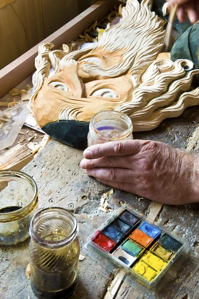 Painting a sculpture — Stock Photo, Image