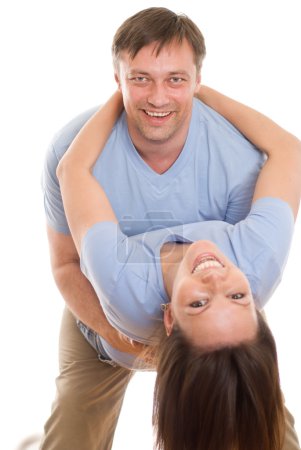 Jeune couple sur un blanc 