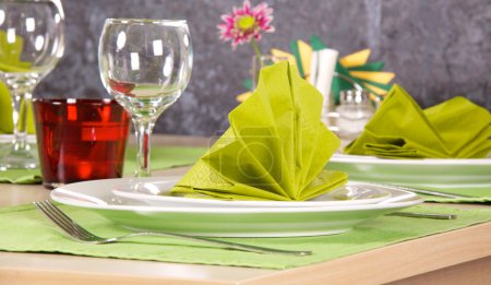 Service de table dans un restaurant 