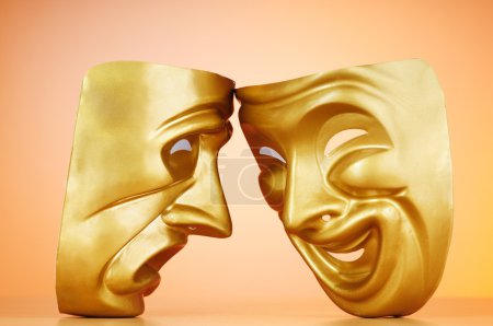 Masques avec le concept de théâtre 