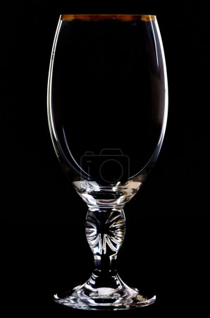 verre vide sur noir 