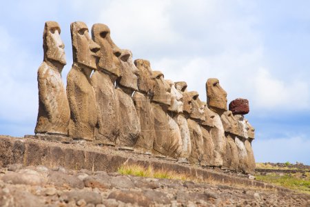 Paysage Île de Pâques avec statues
