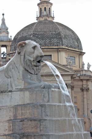 Fontaine sur la Piazza del Popolo 