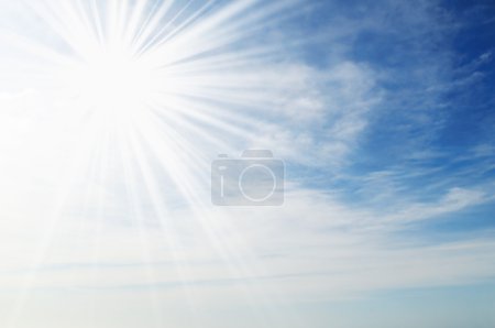 Soleil sur ciel bleu 