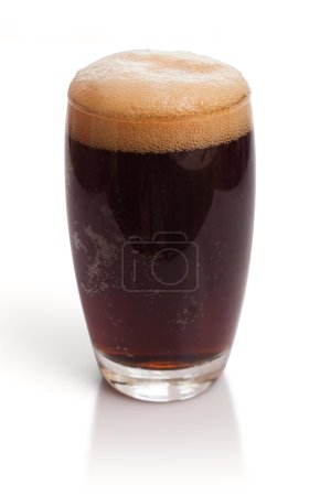 Verre de kvass avec mousse 