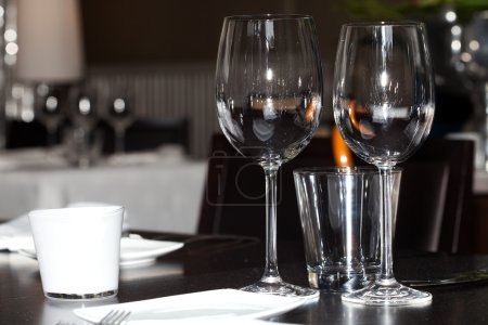 vaisselle dans le restaurant 