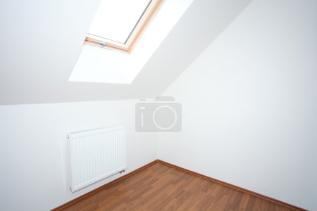 salle blanche propre intérieur d'un chalet de campagne 