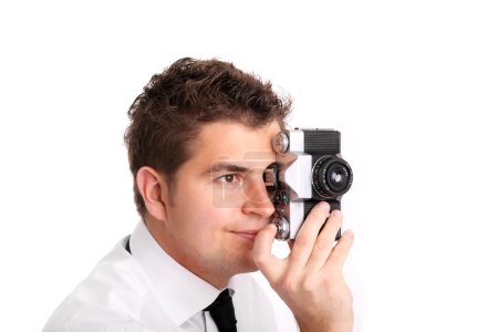 Jeune photographe prenant des photos 