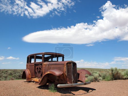 États-Unis Amérique États-Unis Ford Old Vintage Rusty longeant la Route 66 Arizona Nevada bleu ciel 
